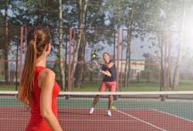 圣地亚哥教士队核心马查多由于手肘酸痛，在 2025 赛季末转为 DH 出赛